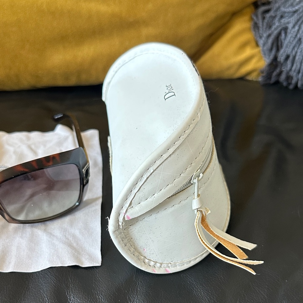Dior Women's Tortoiseshell Sunglasses with Brown Gradient Lenses - Picture 8 of 11
